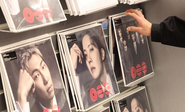 방탄소년단 '아리랑', 美 '빌보드200' 3주 연속 1위