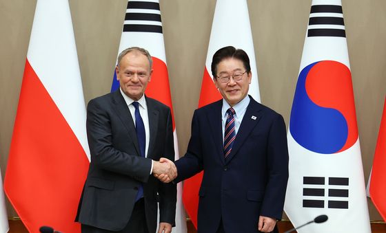 손 잡은 이재명 대통령·투스크 총리