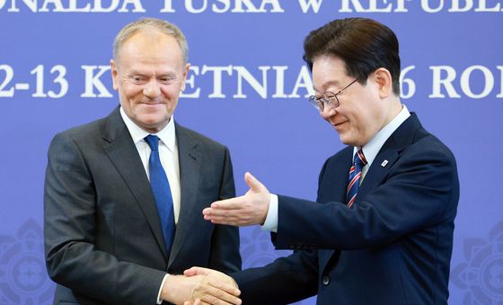 악수하는 이재명 대통령·투스크 폴란드 총리