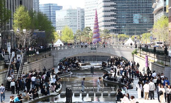 초여름 날씨에 북적북적한 청계천