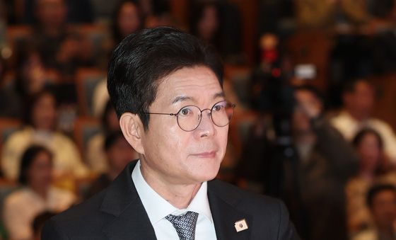 단상 오르는 정원오 후보