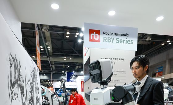 '로봇이 그림을 그리네'