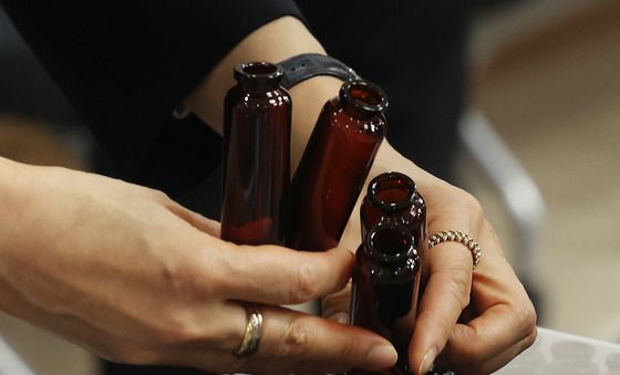 이것이 알부민 식품 제조에 사용된 미신고 유리병