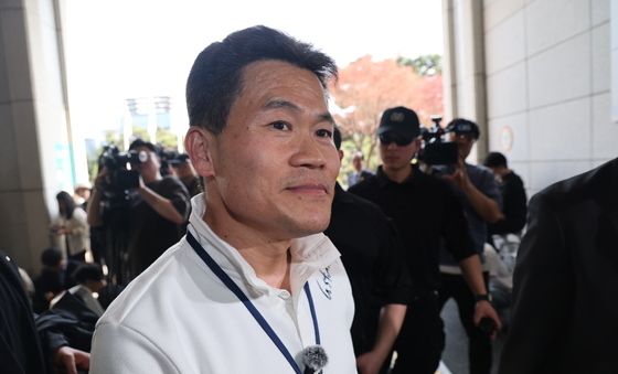 전한길, 피의자 조사받기 위해 검찰 출석