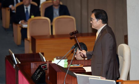 본회의 개의하는 우원식 국회의장