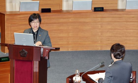 대정부 질문 답변하는 정은경 장관