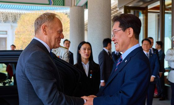 투스크 폴란드 총리 영접하는 이재명 대통령