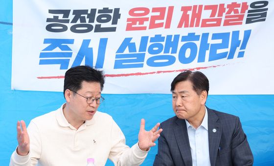 대화나누는 안호영·김관영