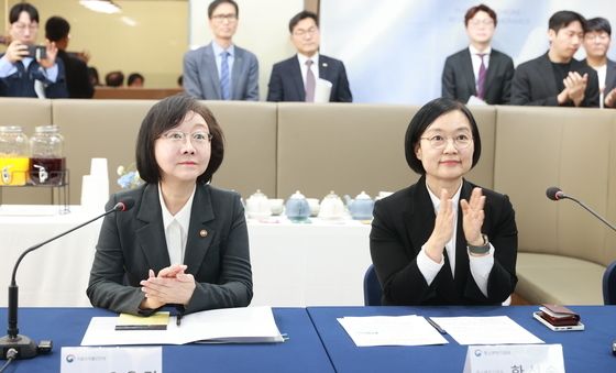 한성숙 중기부 장관, 중동 전쟁 관련 K-뷰티 기업 간담회