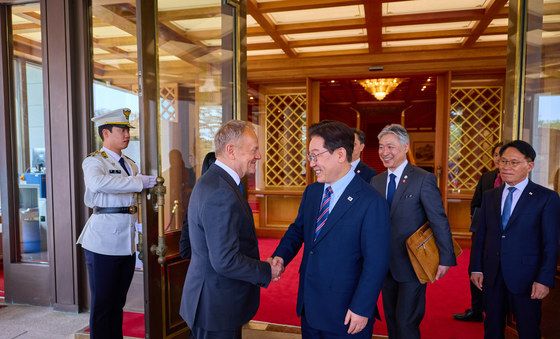 인사 나누는 이재명 대통령·투스크 총리