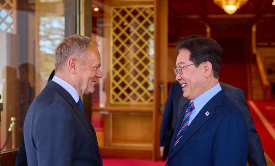 인사 나누는 이재명 대통령·투스크 총리