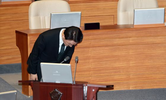 인사하는 김민석 국무총리