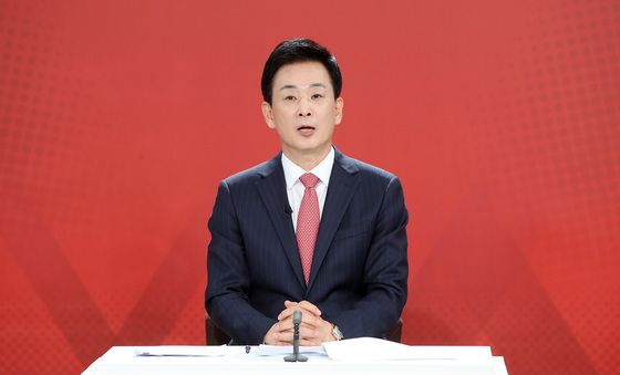 발언하는 유영하 후보