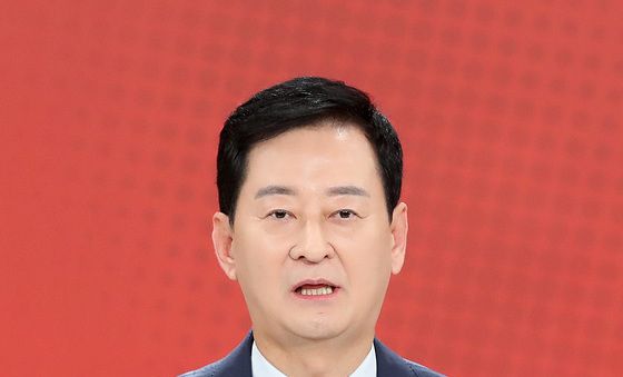 발언하는 최은석 후보