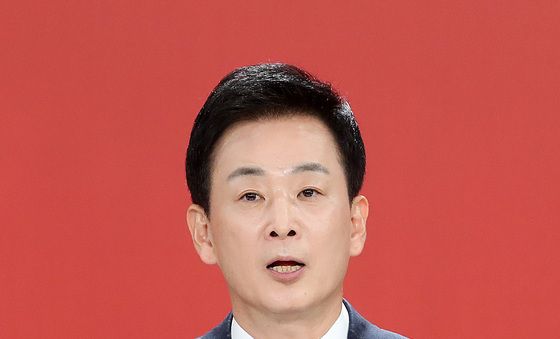 발언하는 유영하 후보