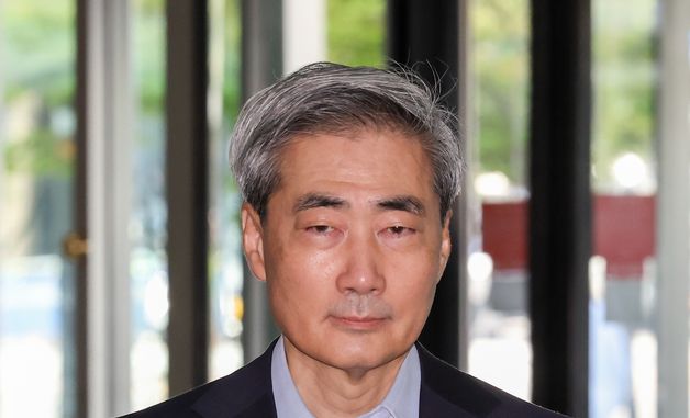 청문회 하루 전, 출근하는 신현송 한국은행 총재 후보자