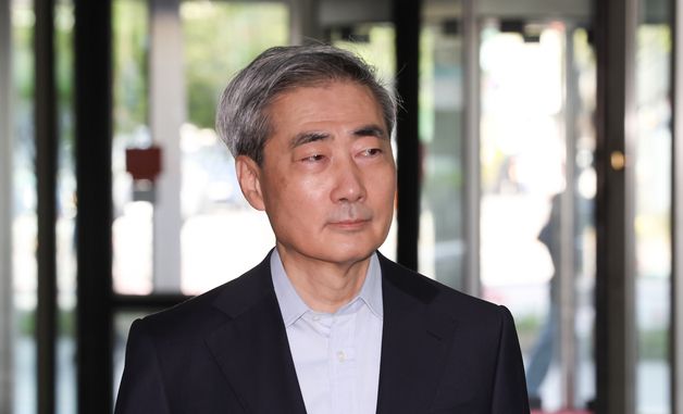 청문회 준비 사무실 향하는 신현송 후보자