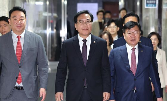 원내대책회의 참석하는 송언석