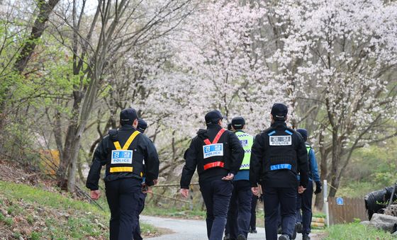 포위망 뚫고 달아난 늑구 수색