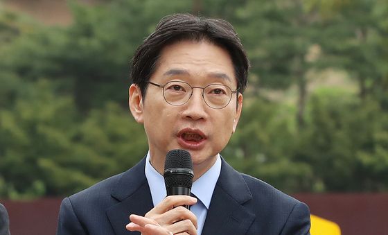 발언하는 김경수