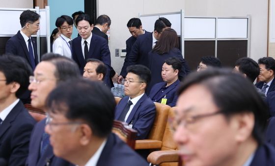 청문회 출석하는 이화영·박상용