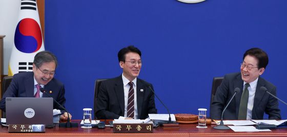 조현 장관 발언에 미소 짓는 이재명 대통령