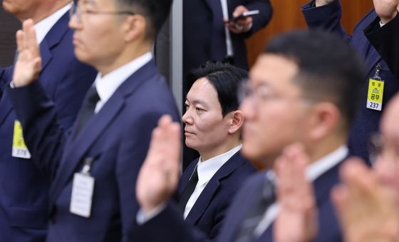 증인 선서 거부하는 박상용