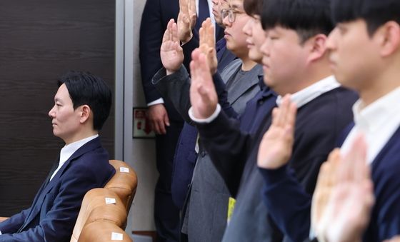 박상용, 또 증인 선서 거부