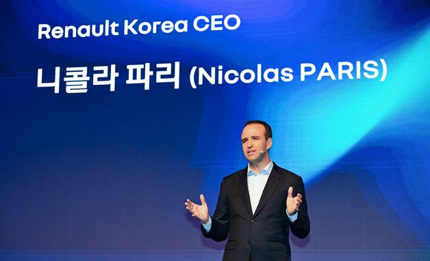 기자간담회서 발표하는 니콜라 파리 르노코리아 사장