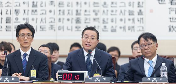 답변하는 이정현 수원고검 검사장