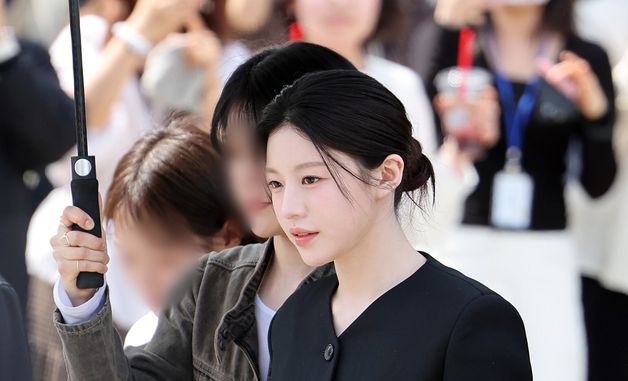 고윤정, 멀리서도 빛나는 미모