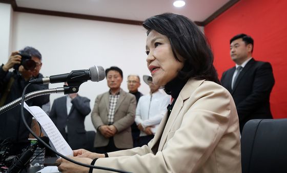 기자회견문 발표하는 이진숙