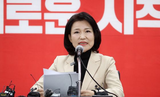 기자회견문 발표하는 이진숙