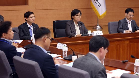 국민연금기금운용위원회 주재하는 정은경 장관