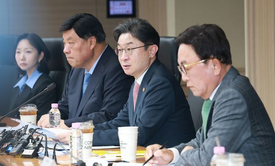 발언하는 이억원 금융위원장