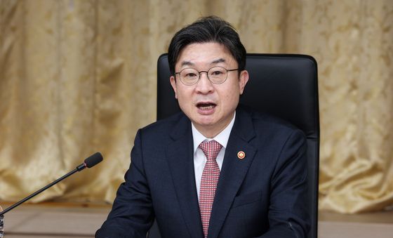 발언하는 이억원 금융위원장