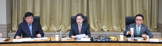 국민성장펀드 제2차 전략위원회 회의 주재하는 이억원 금융위원장