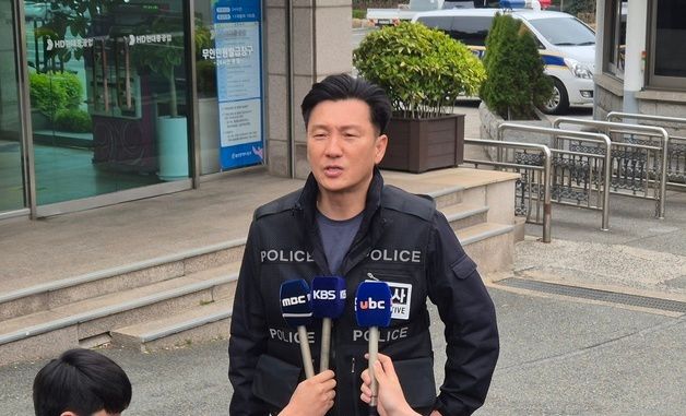 해군 잠수함 화재 합동감식 종료…답변하는 경찰