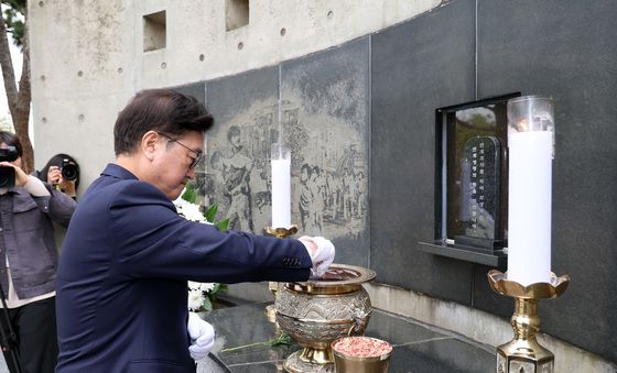 부산민주공원 찾은 우원식 의장