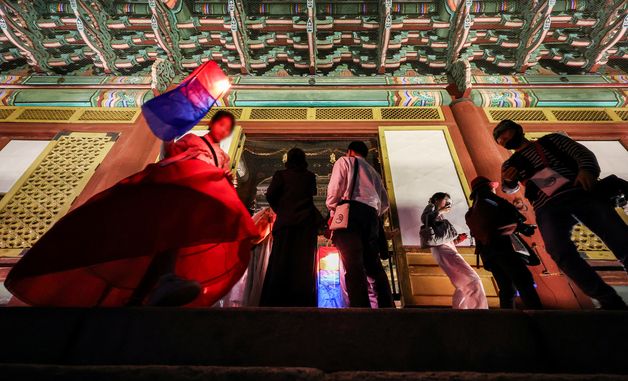 청사초롱 들고 창덕궁 달빛기행