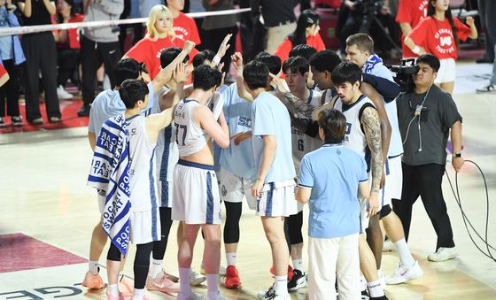 승리 기쁨 나누는 소노