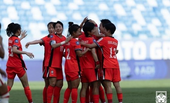 '김신지 골' 기뻐하는 여자축구대표팀