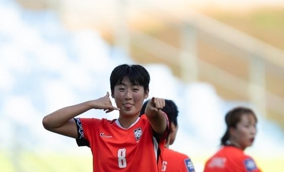 골 세리머니 하는 김신지