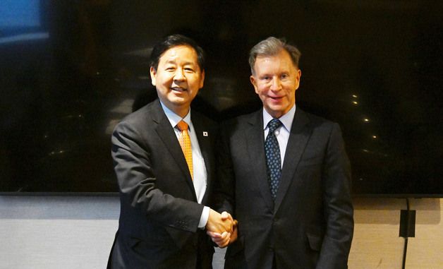 핌코 부회장과 기념촬영하는 구윤철 부총리