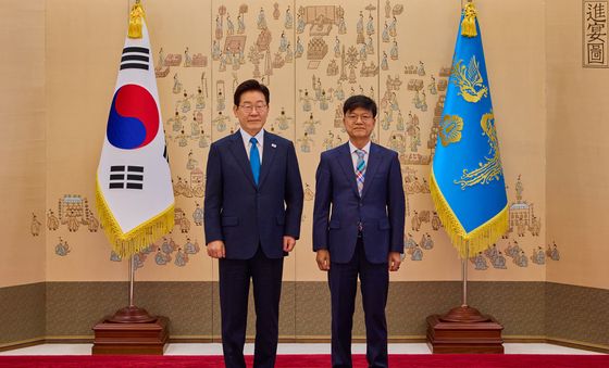 이재명 대통령, 이병태 규제합리화위원회 부위원장 위촉장 수여