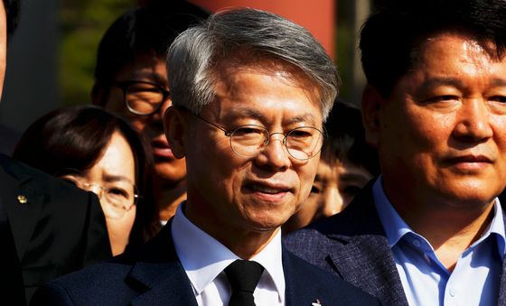 5.18묘역서 입장 밝히는 민형배 후보