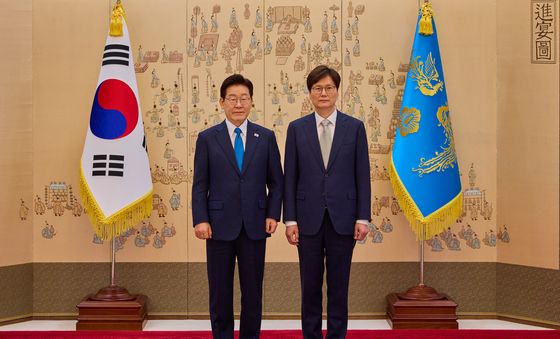이재명 대통령, 남궁범 규제합리화위원회 부위원장 위촉장 수여