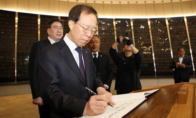 이석연 \"역사의 아픔을 넘어 통합의 미래로\"