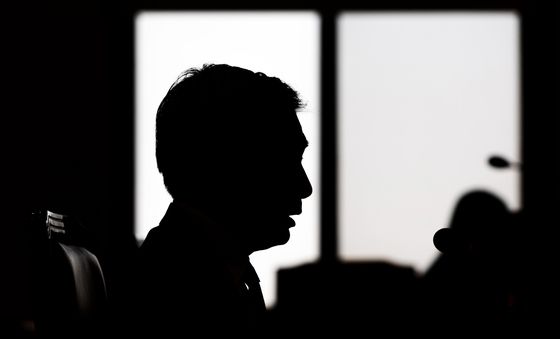 신현송 "신상 문제 송구…이익 추구 위한 고의 없었다"