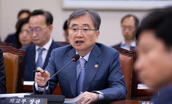 의원질의 답하는 조현 외교부 장관